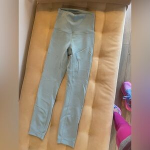 Lululemon nulu crop 21”